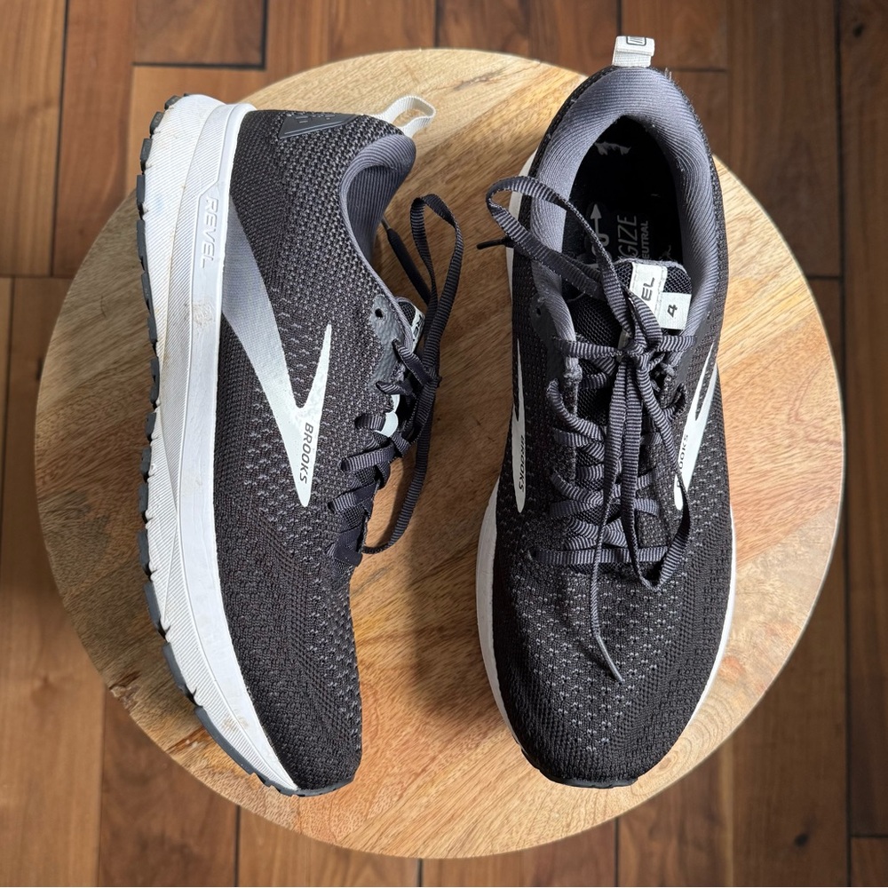 Brooks Revel 4 Black/White Women’s Running Sneakers Sz: 10